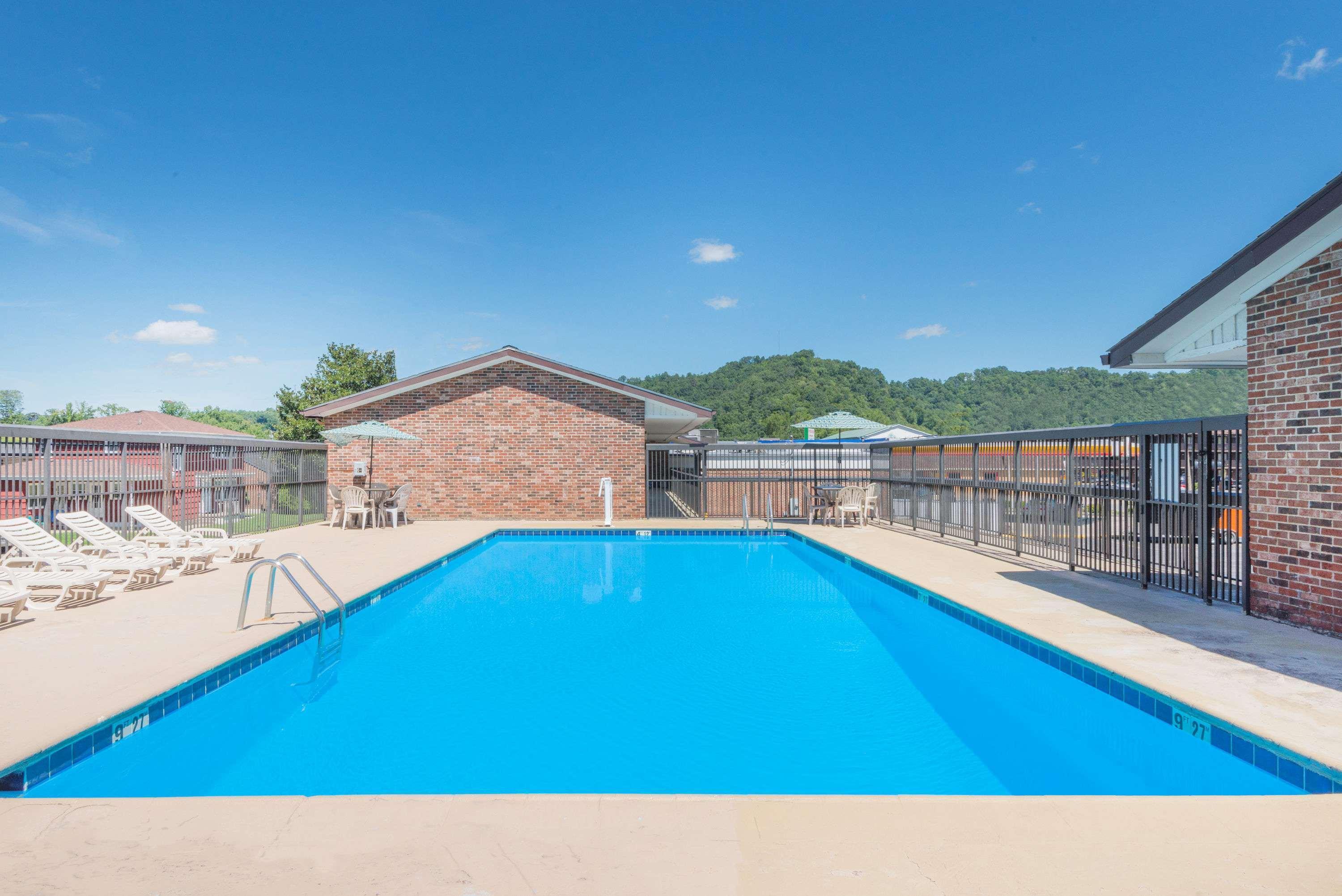 Days Inn By Wyndham Paintsville Екстер'єр фото