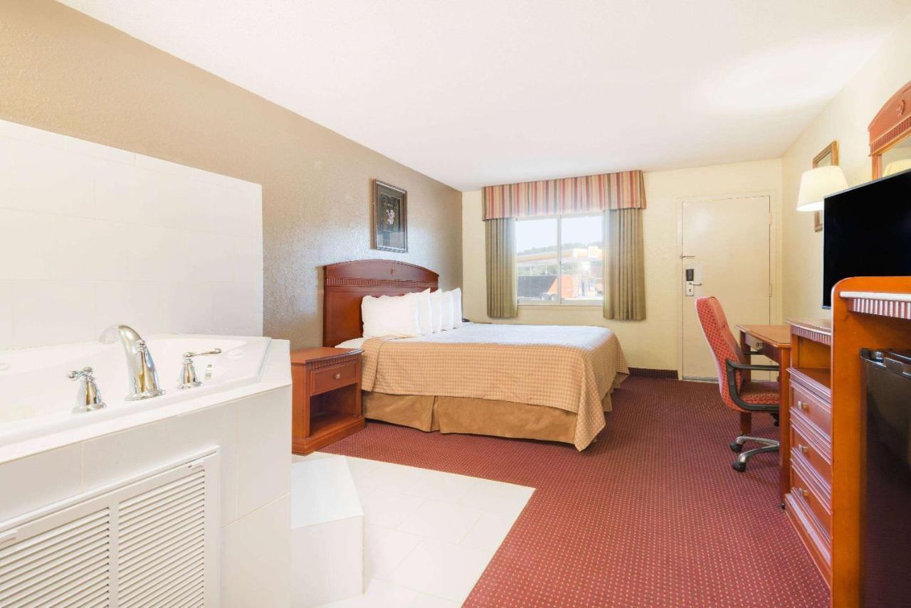 Days Inn By Wyndham Paintsville Екстер'єр фото