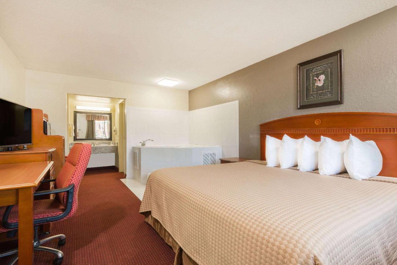 Days Inn By Wyndham Paintsville Екстер'єр фото